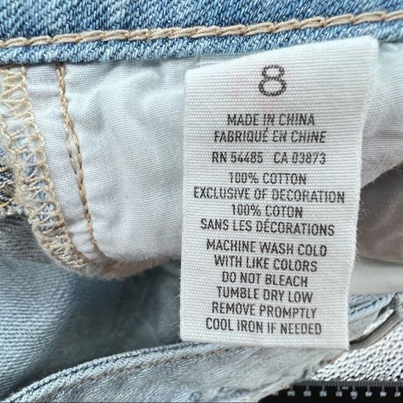 American Eagle Light Wash Distressed Jean Shorts sz 8 - Picture 4 of 5